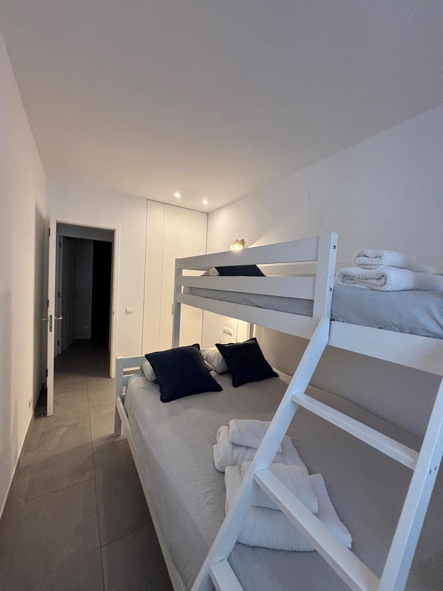 Apartamento Nuevo En El Centro Con Garaje Кадакес Экстерьер фото